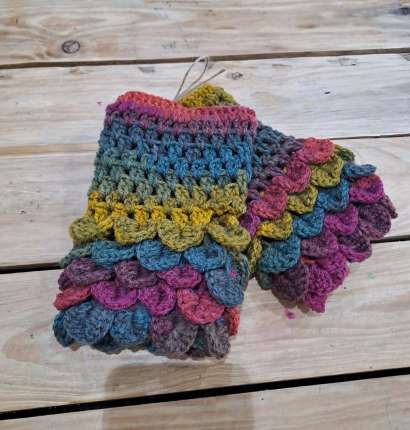 Dragon Scale Mitts